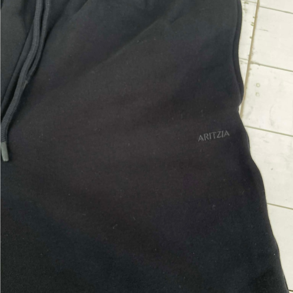 Aritzia Women's Black Sweatpants - Picture 4 of 9